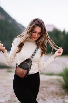 CLUCI Small Sling Bag for Women, Vegan Leather Fanny Pack Crossbody Bags for Women, Chest Bag With Guitar Strap