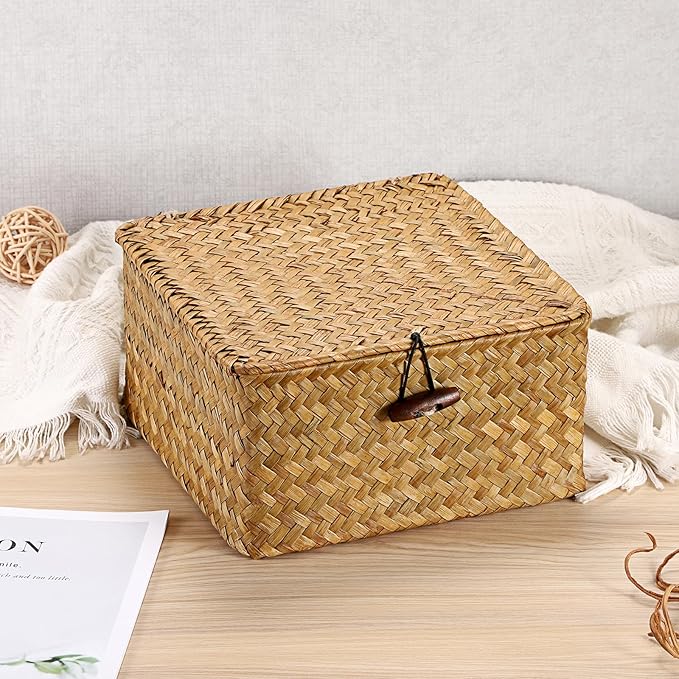 Hipiwe Wicker Shelf Basket Bin with Lid Square Handwoven Seagrass Box Decorative Household Storage Container Multipurpose Organize for Bookshelf Living Room Bathroom, Small Caramel