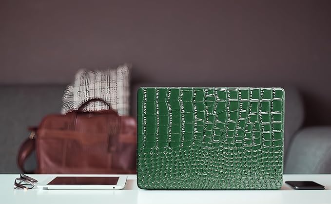 KEROM Compatible for Crocodile MacBook Pro 13 Inch Case 2026 2022-2016 M2 M1 A2338 A2289 A2251 A2159 A1989 A1706 A1708, Textured Aligator Skin Snakeskin PU Leather Case & Keyboard Cover, Emerald Green