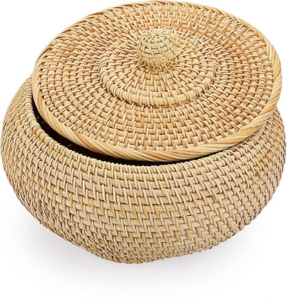 Hipiwe Round Rattan Basket Box with Lid Hand-Woven Wicker Basket Bin Tray Multi-Purpose Picnic Food Bread Storage Basket Decorative Box for Home Bathroom Shelf Organizing, Small